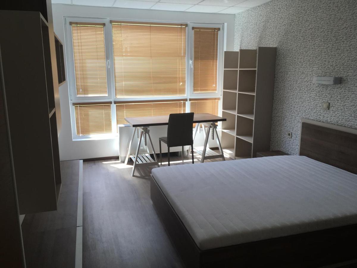 Pansion Storgozia Aparthotel Pleven Ngoại thất bức ảnh