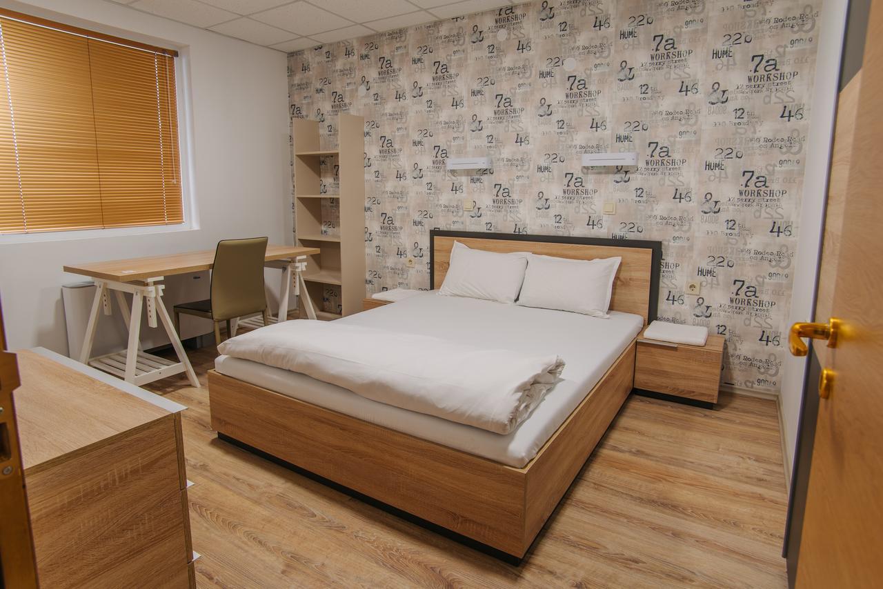 Pansion Storgozia Aparthotel Pleven Ngoại thất bức ảnh