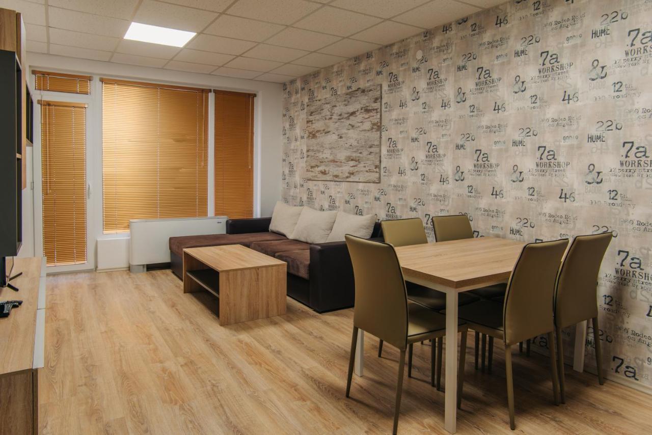 Pansion Storgozia Aparthotel Pleven Ngoại thất bức ảnh