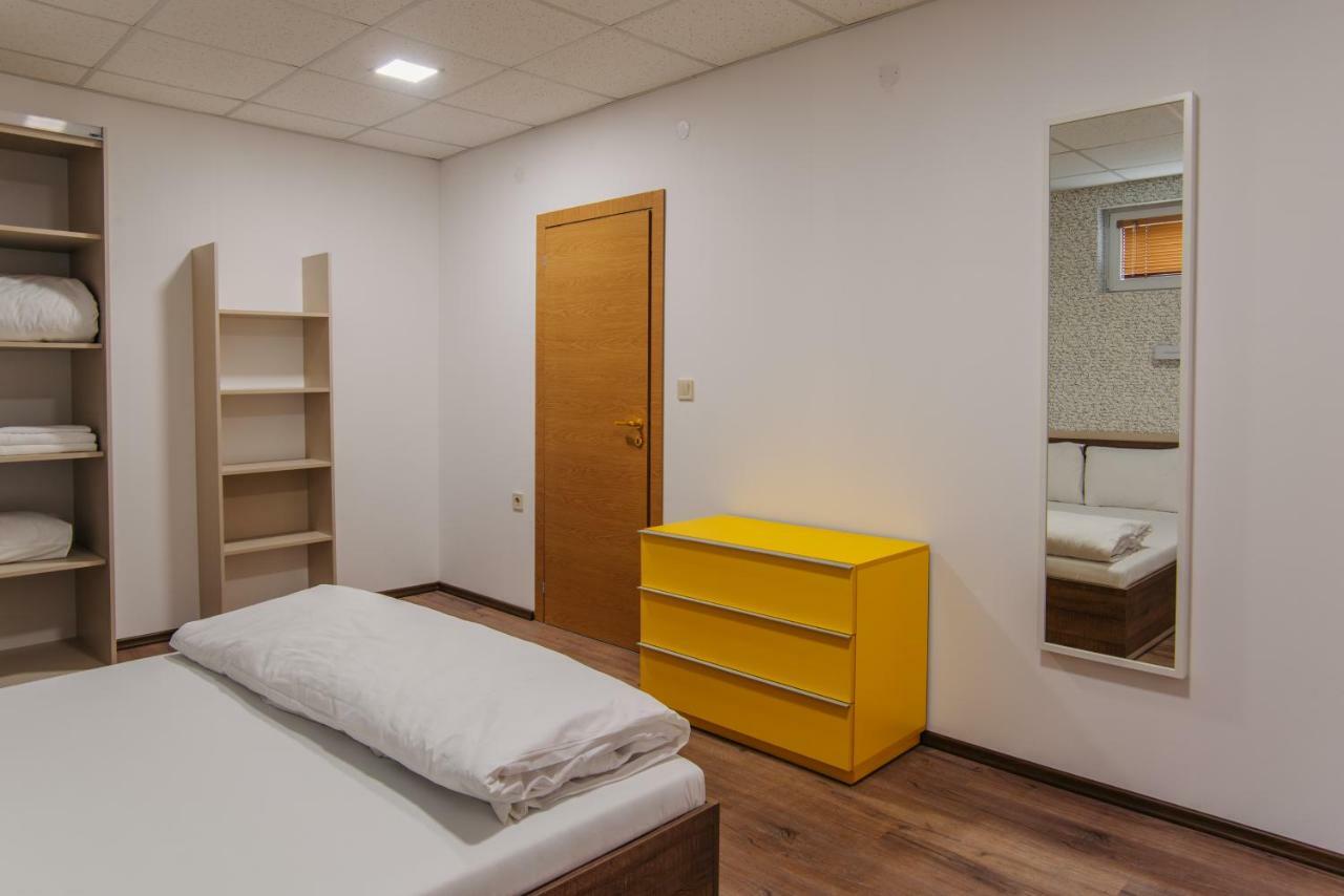 Pansion Storgozia Aparthotel Pleven Ngoại thất bức ảnh