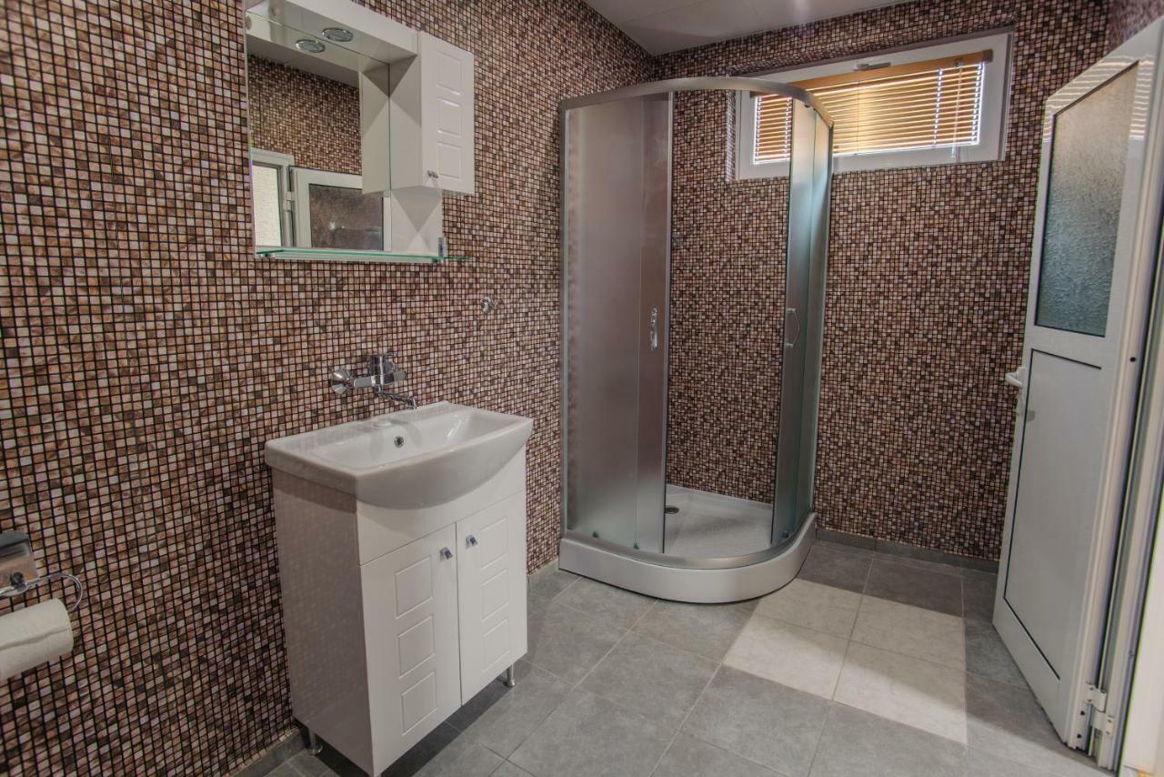Pansion Storgozia Aparthotel Pleven Ngoại thất bức ảnh